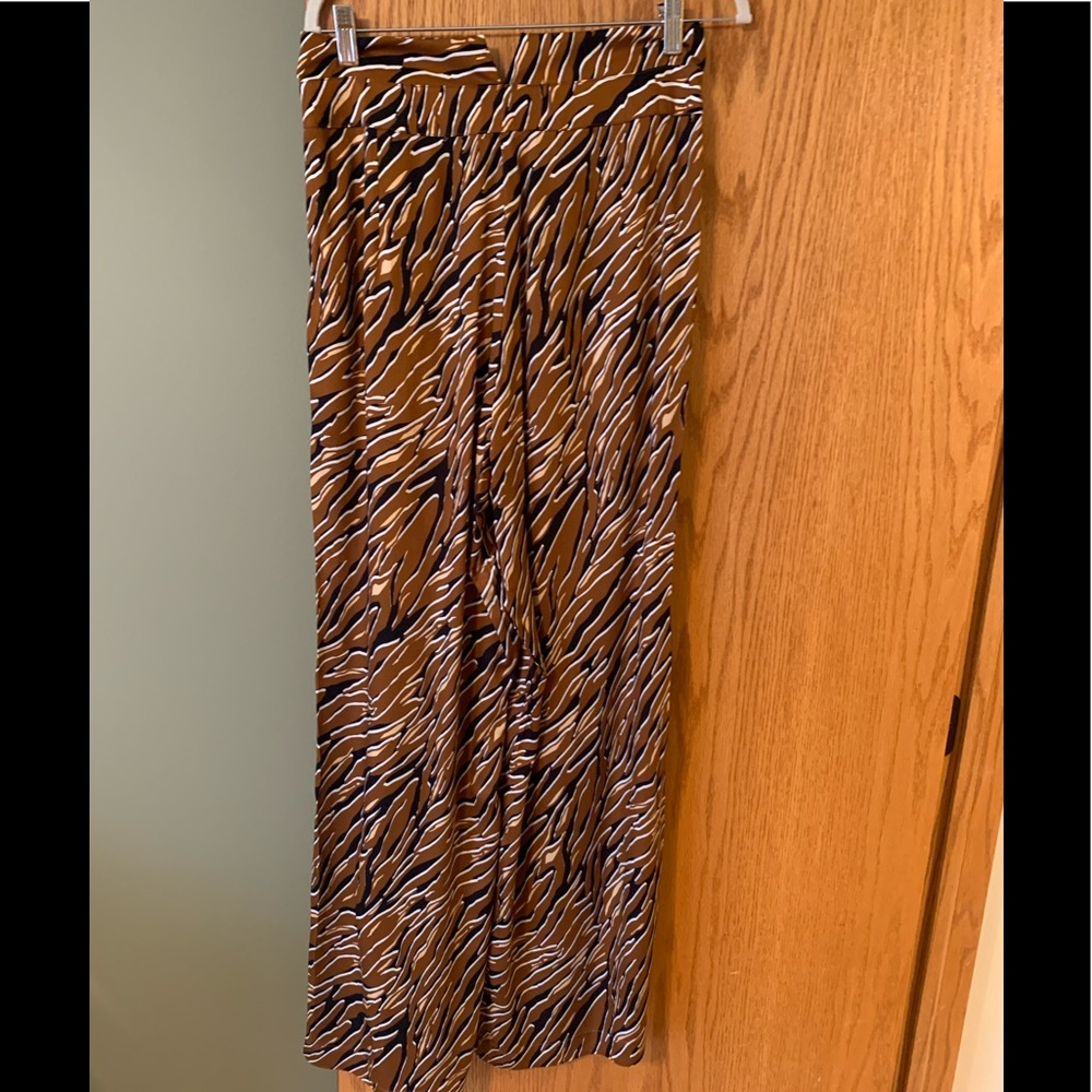 Sun becomes her size 8 palazzo pants